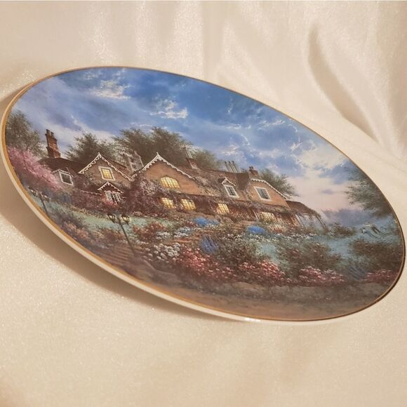 "Bear Cottage" Collectable Plate with free hanger - Picture 2 of 6